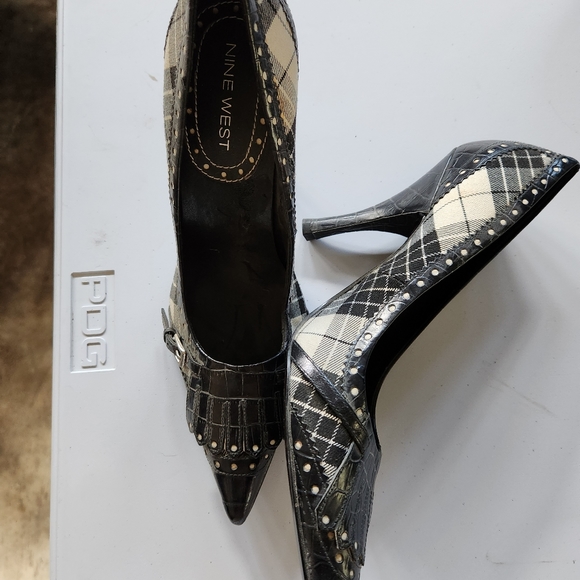 Shoes - Picture 9 of 15